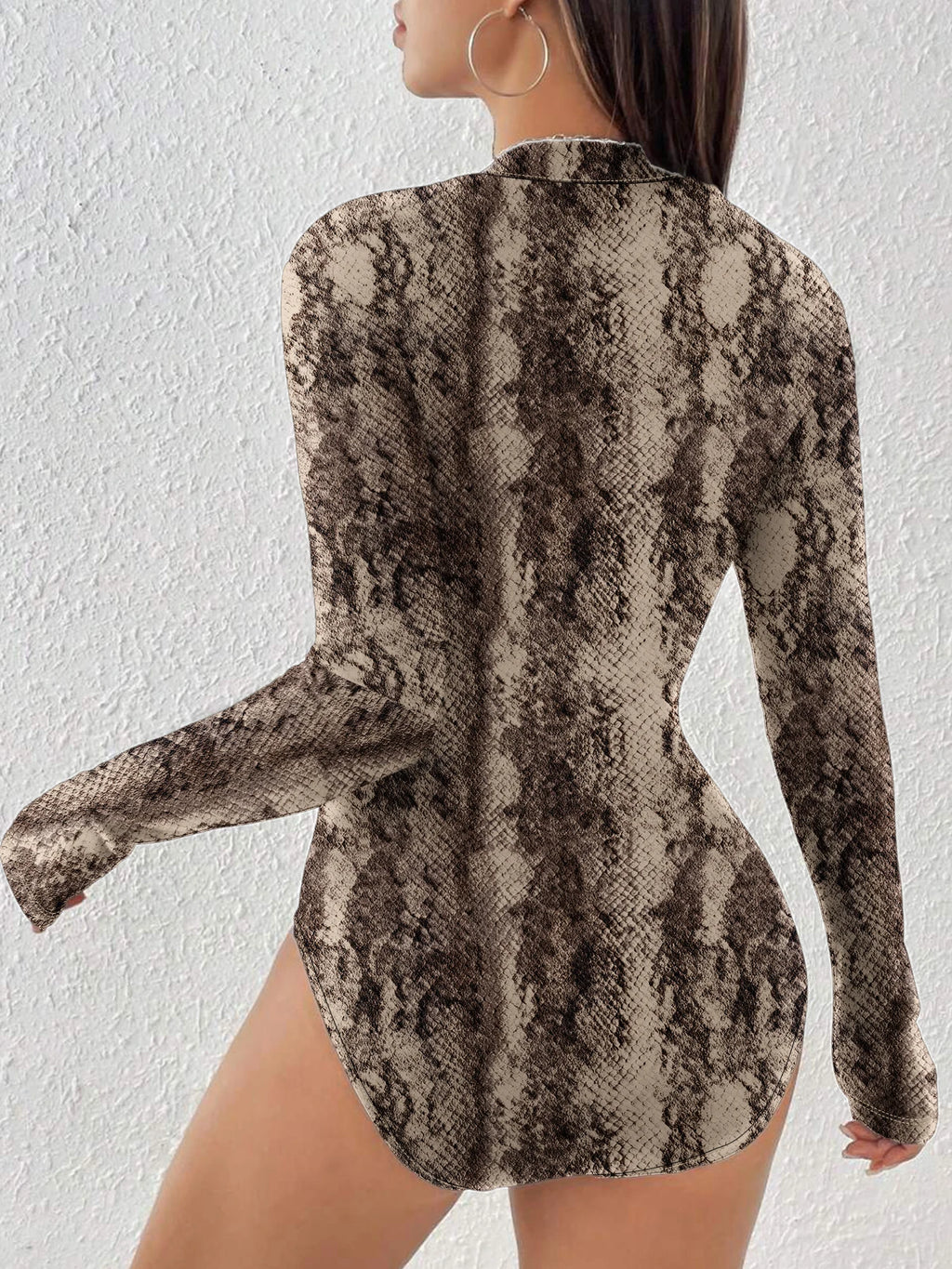 Savage Chic – V-Neck Leopard Romper