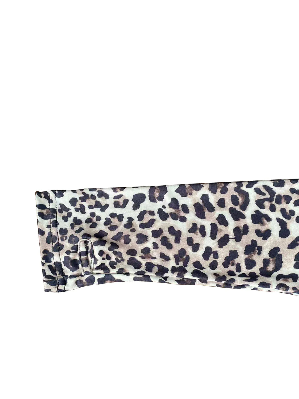 Savage Chic – V-Neck Leopard Romper