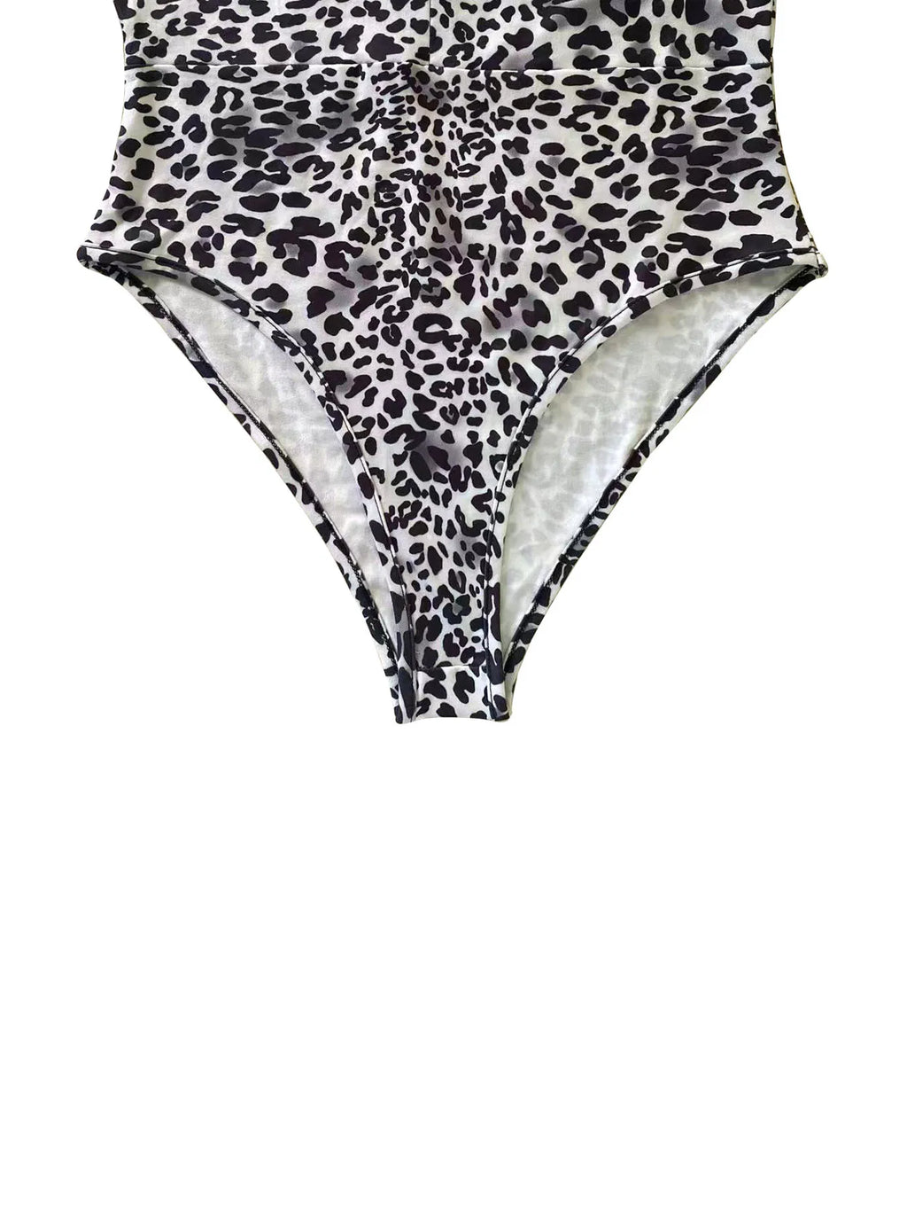 Savage Chic – V-Neck Leopard Romper
