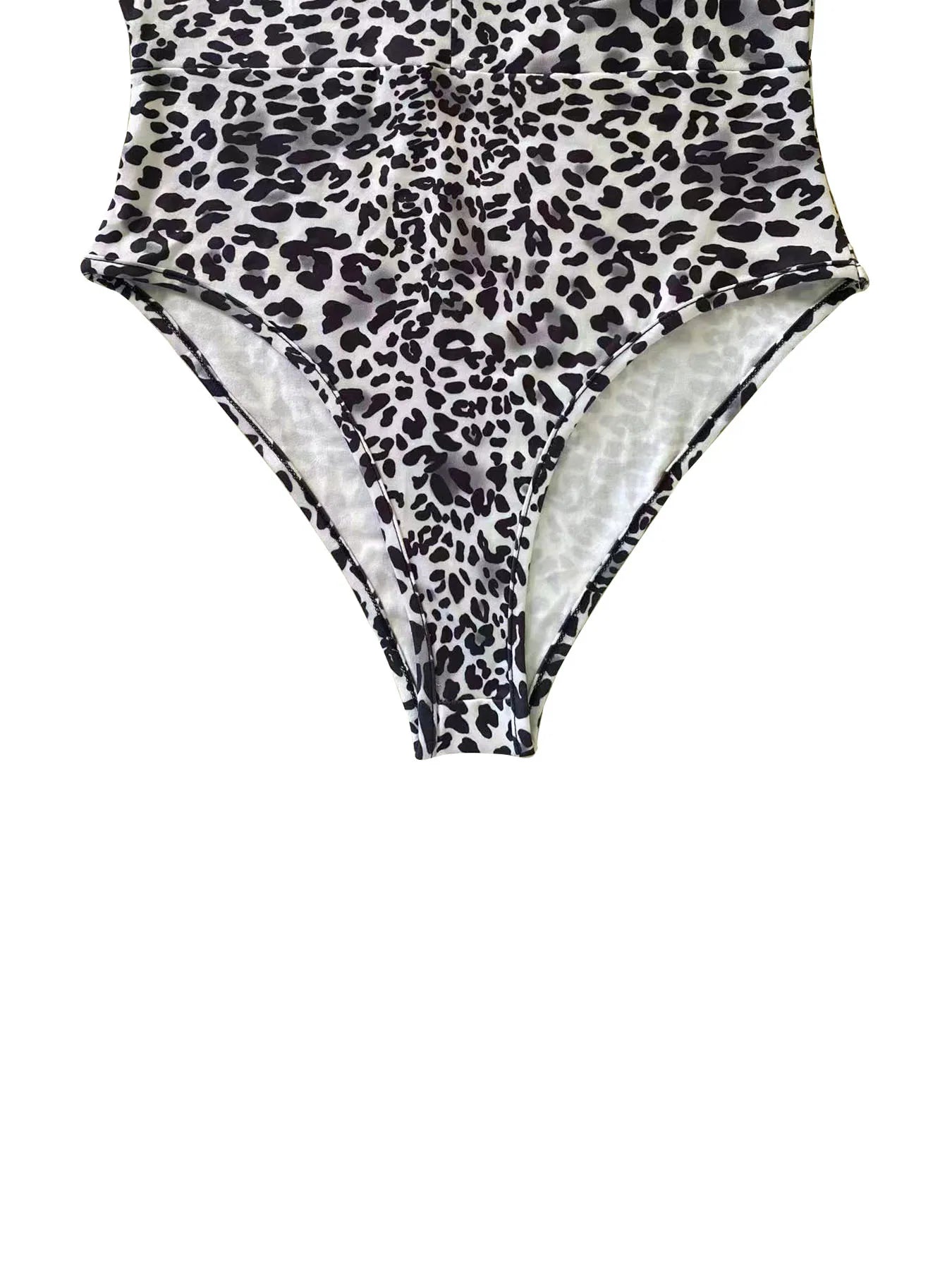 Savage Chic – V-Neck Leopard Romper