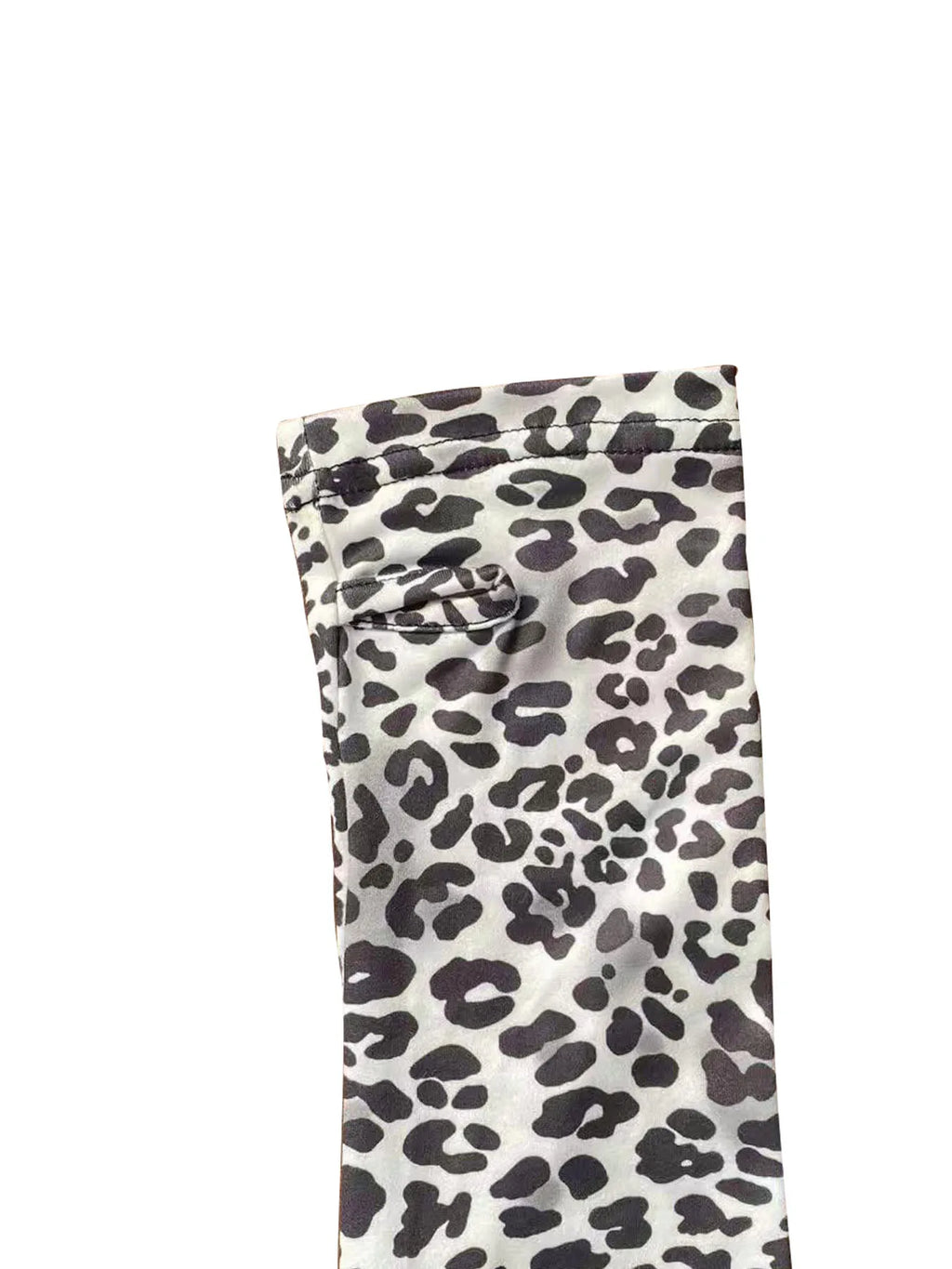 Savage Chic – V-Neck Leopard Romper